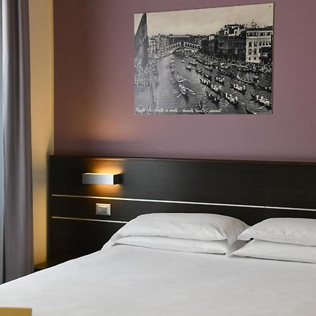 Hotel Vienna ลิโดดิเยโซโล ภายนอก รูปภาพ