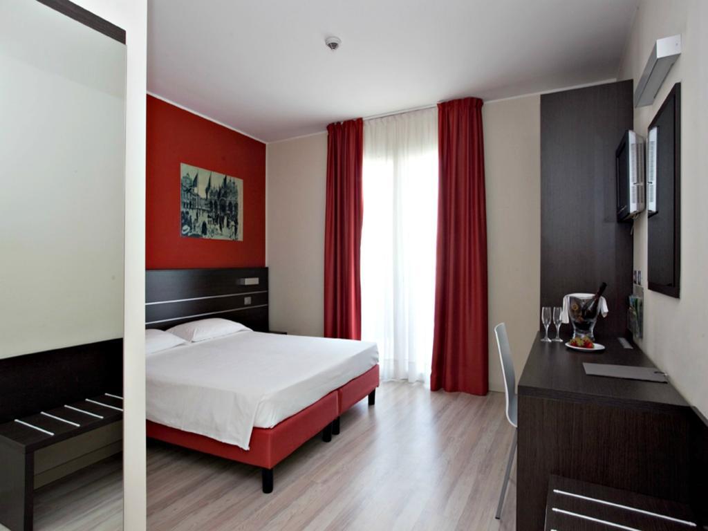 Hotel Vienna ลิโดดิเยโซโล ภายนอก รูปภาพ