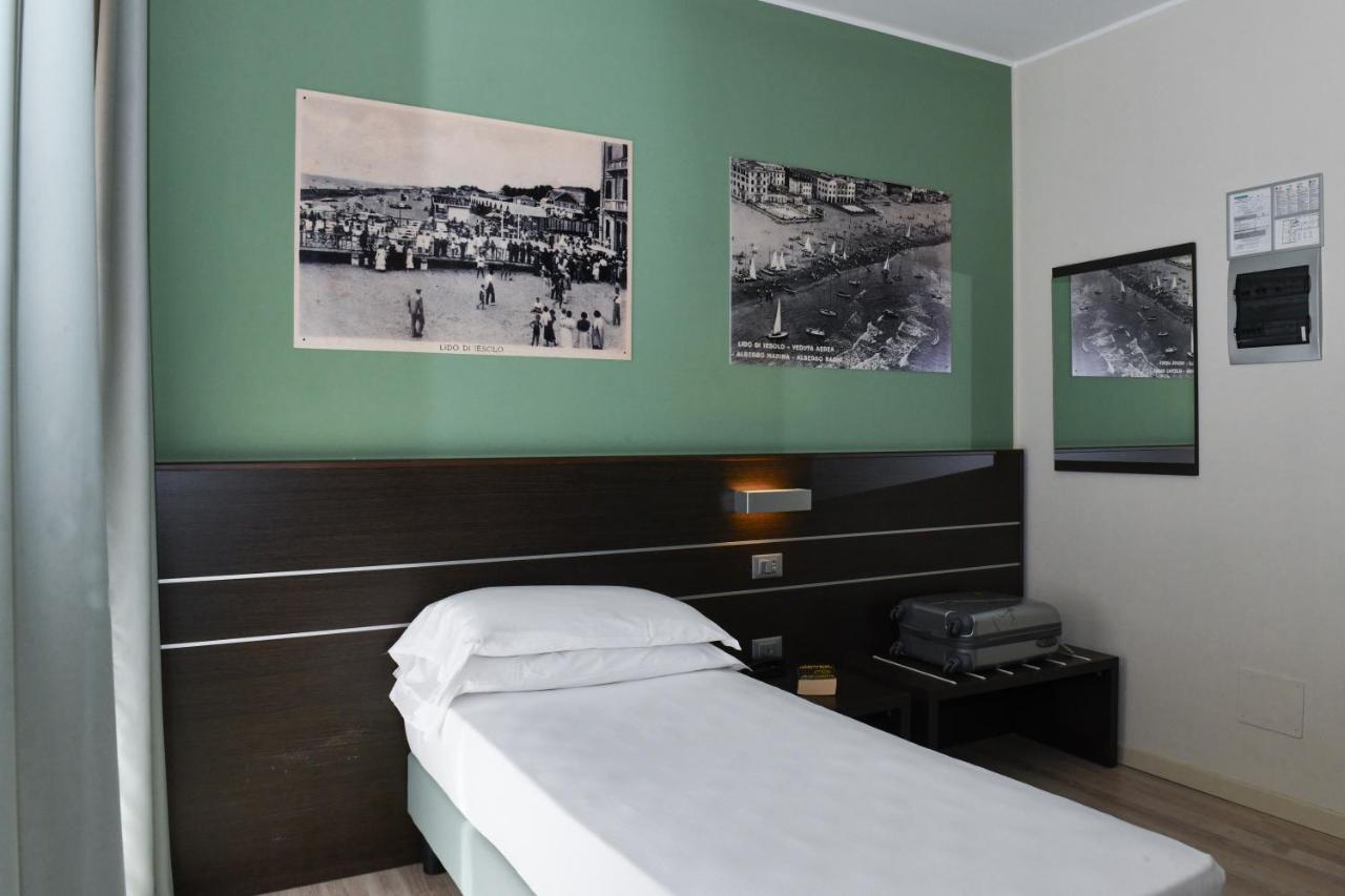 Hotel Vienna ลิโดดิเยโซโล ภายนอก รูปภาพ