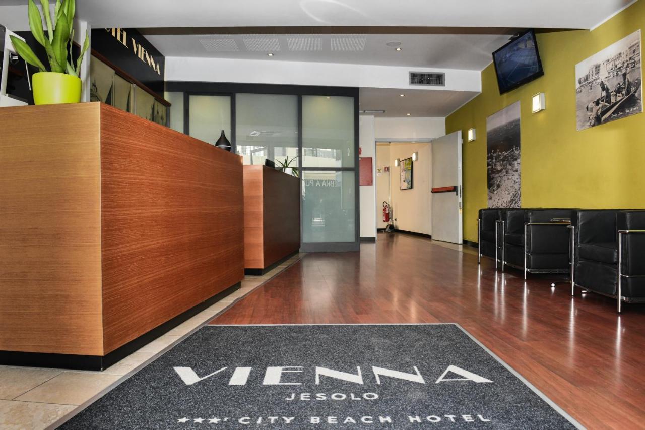 Hotel Vienna ลิโดดิเยโซโล ภายนอก รูปภาพ