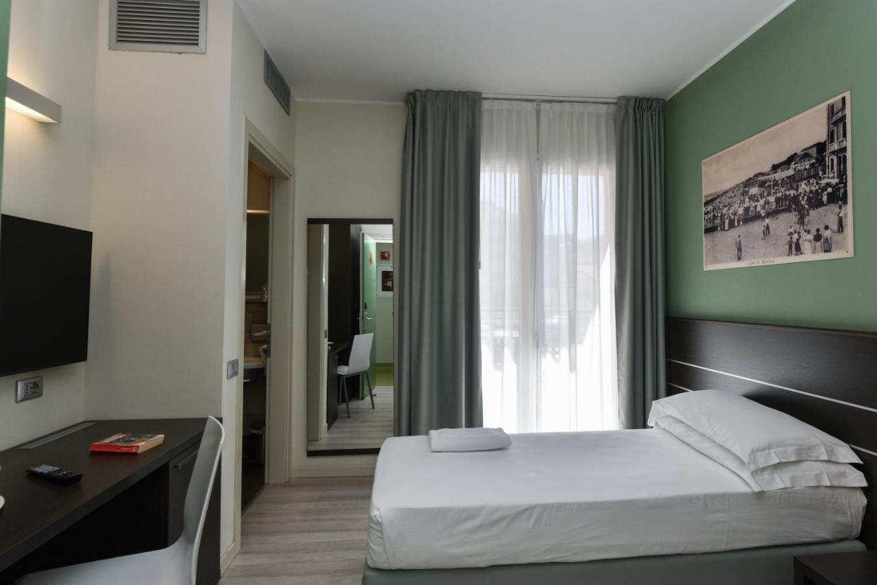 Hotel Vienna ลิโดดิเยโซโล ภายนอก รูปภาพ