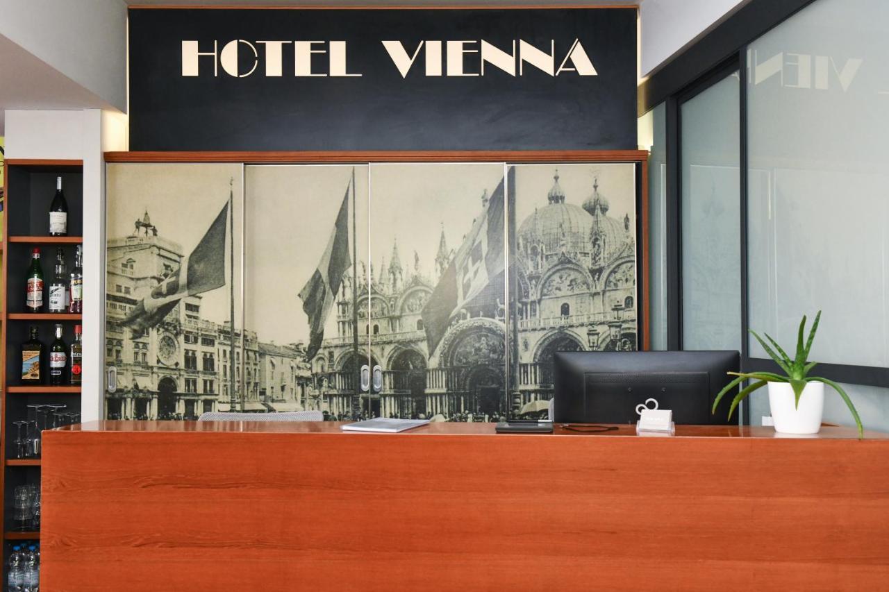 Hotel Vienna ลิโดดิเยโซโล ภายนอก รูปภาพ