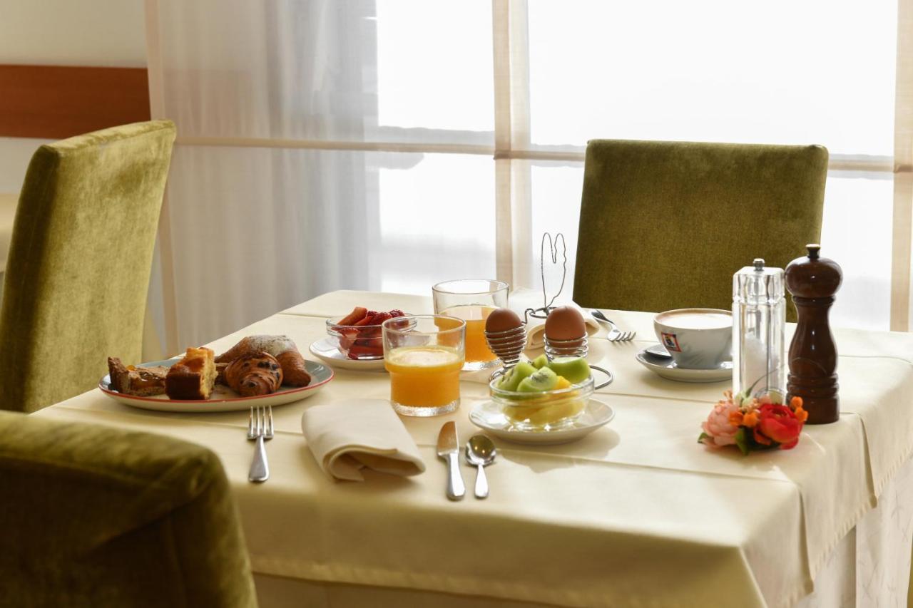 Hotel Vienna ลิโดดิเยโซโล ภายนอก รูปภาพ