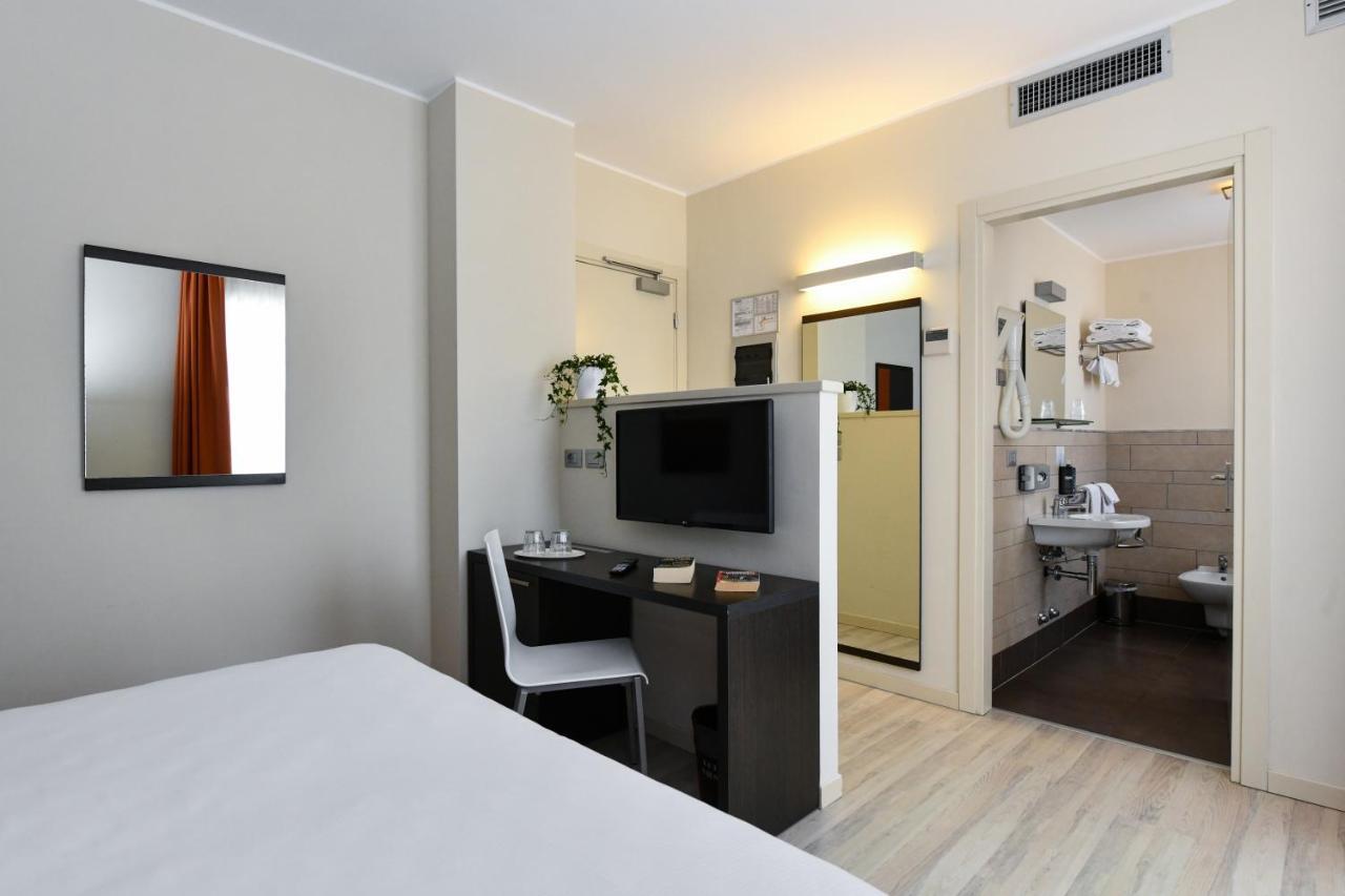 Hotel Vienna ลิโดดิเยโซโล ภายนอก รูปภาพ