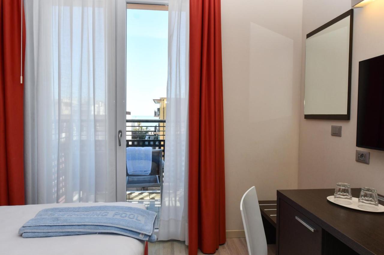 Hotel Vienna ลิโดดิเยโซโล ภายนอก รูปภาพ