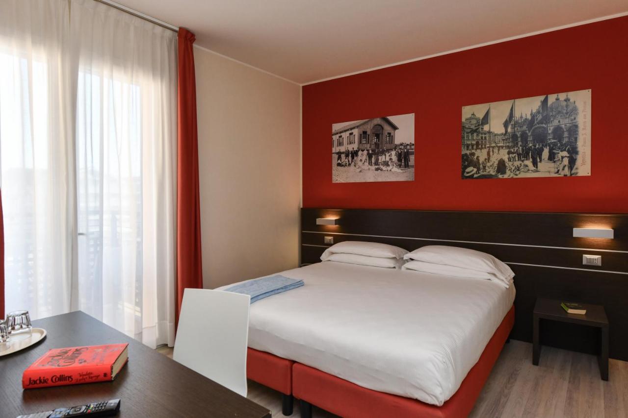 Hotel Vienna ลิโดดิเยโซโล ภายนอก รูปภาพ