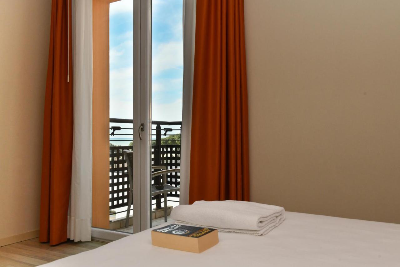 Hotel Vienna ลิโดดิเยโซโล ภายนอก รูปภาพ