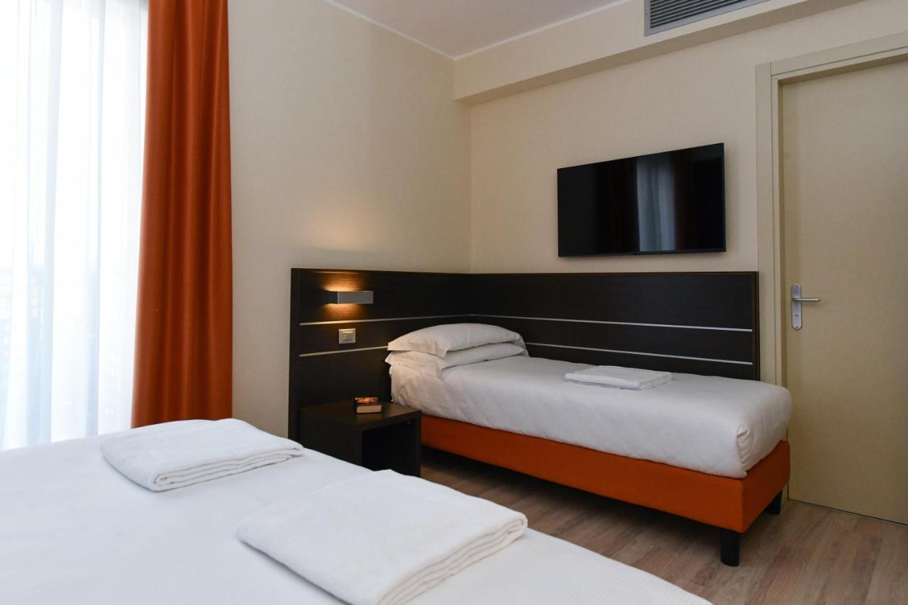 Hotel Vienna ลิโดดิเยโซโล ภายนอก รูปภาพ