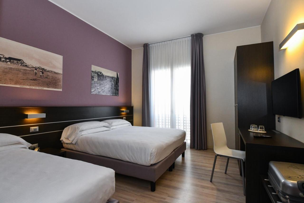 Hotel Vienna ลิโดดิเยโซโล ภายนอก รูปภาพ