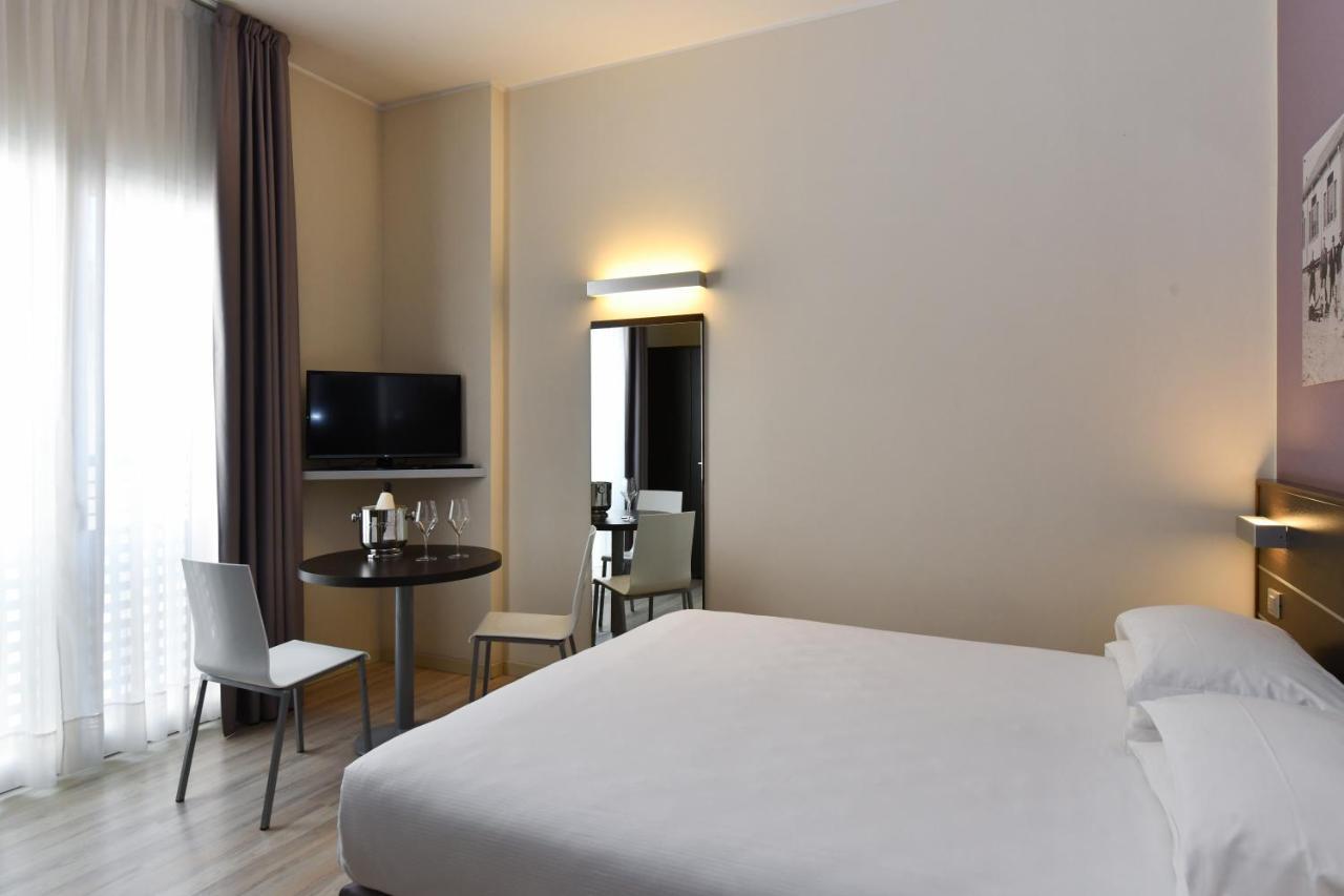 Hotel Vienna ลิโดดิเยโซโล ภายนอก รูปภาพ