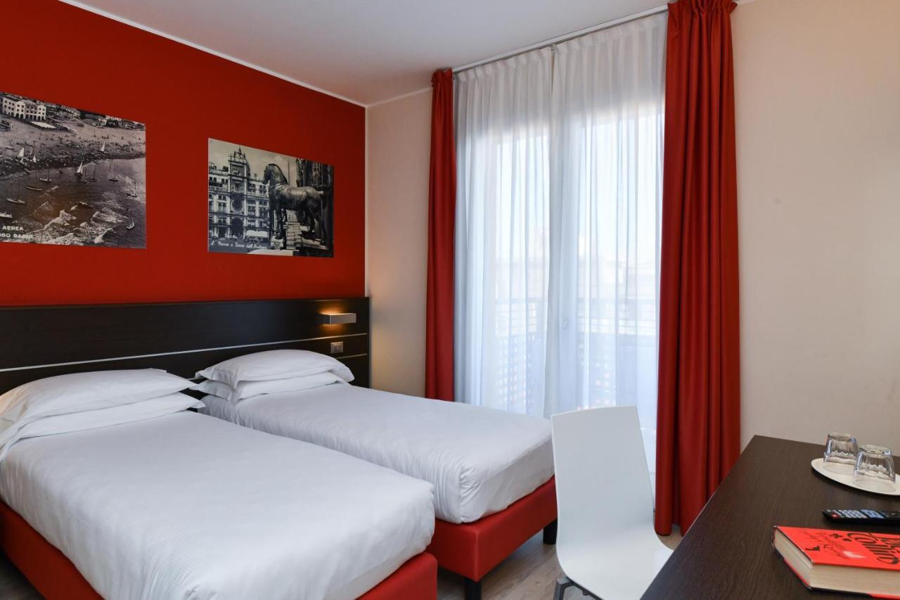 Hotel Vienna ลิโดดิเยโซโล ภายนอก รูปภาพ