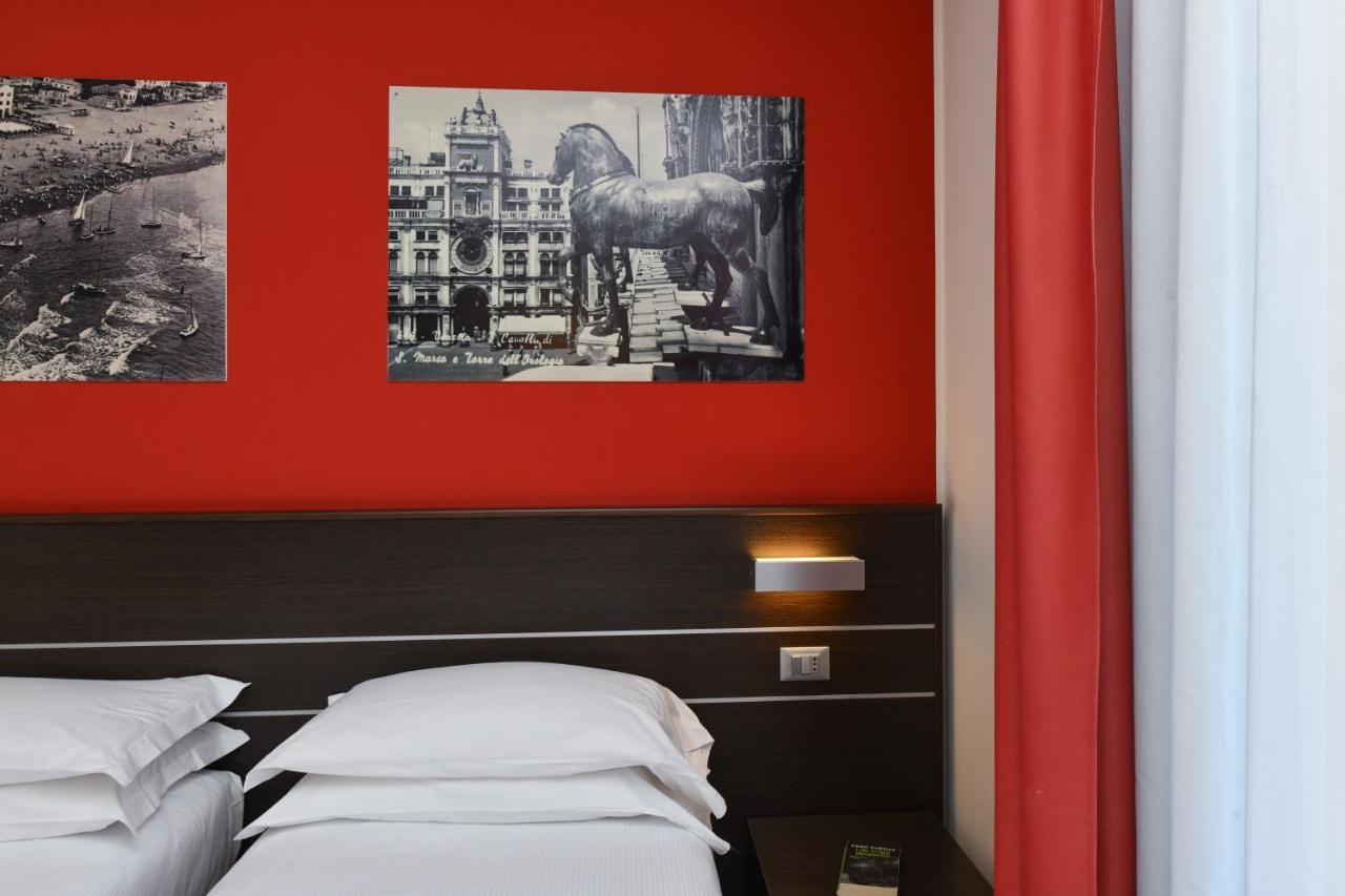 Hotel Vienna ลิโดดิเยโซโล ภายนอก รูปภาพ