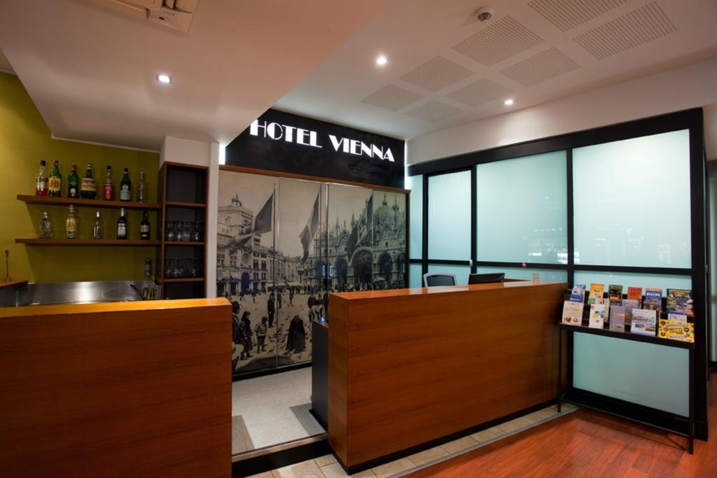 Hotel Vienna ลิโดดิเยโซโล ภายนอก รูปภาพ