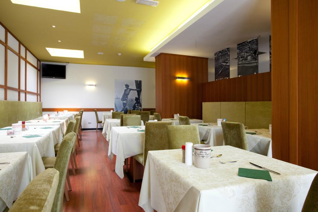 Hotel Vienna ลิโดดิเยโซโล ภายนอก รูปภาพ