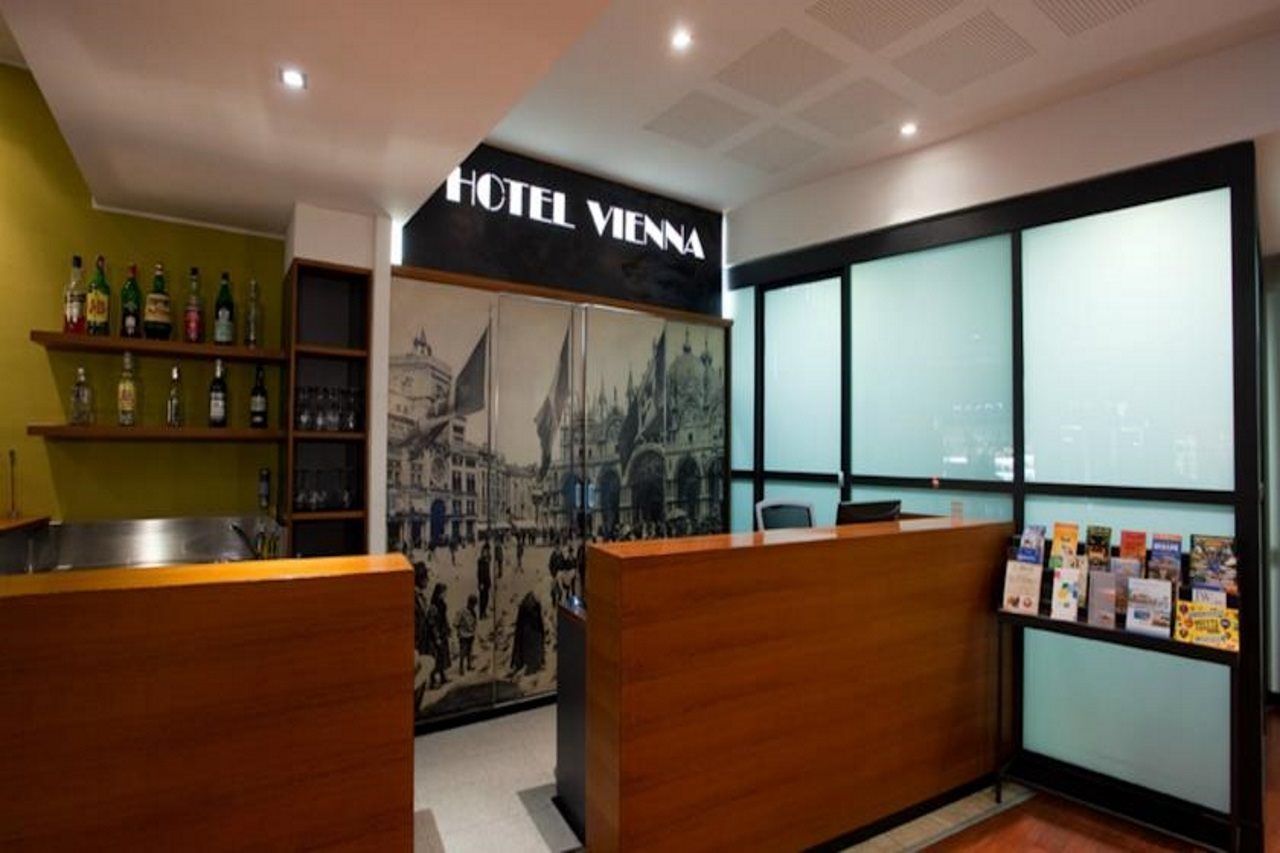 Hotel Vienna ลิโดดิเยโซโล ภายนอก รูปภาพ