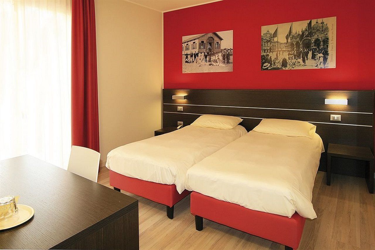 Hotel Vienna ลิโดดิเยโซโล ภายนอก รูปภาพ