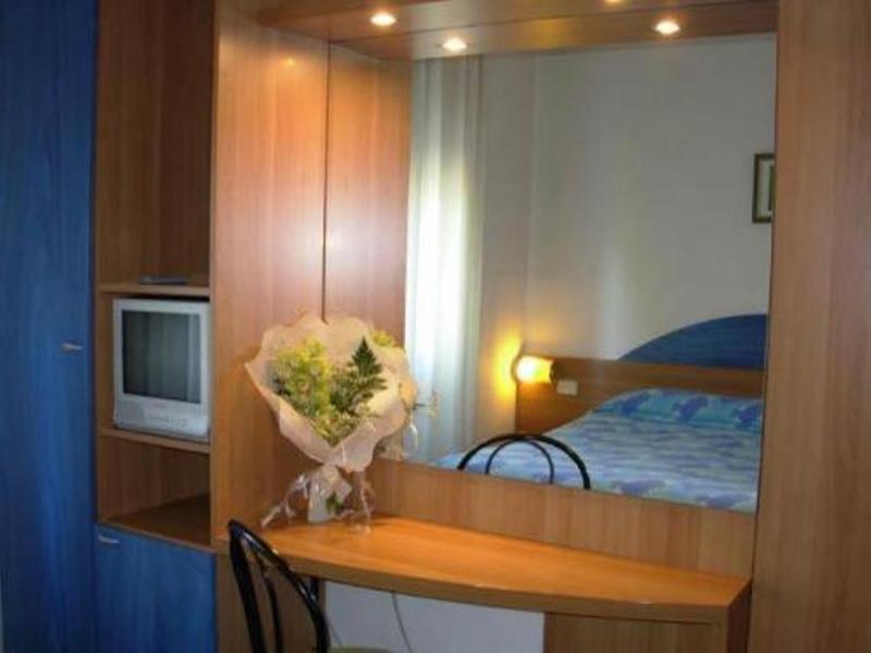 Hotel Vienna ลิโดดิเยโซโล ภายนอก รูปภาพ