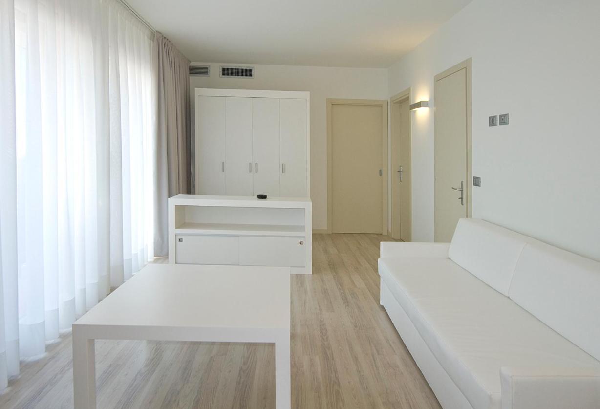 Hotel Vienna ลิโดดิเยโซโล ภายนอก รูปภาพ
