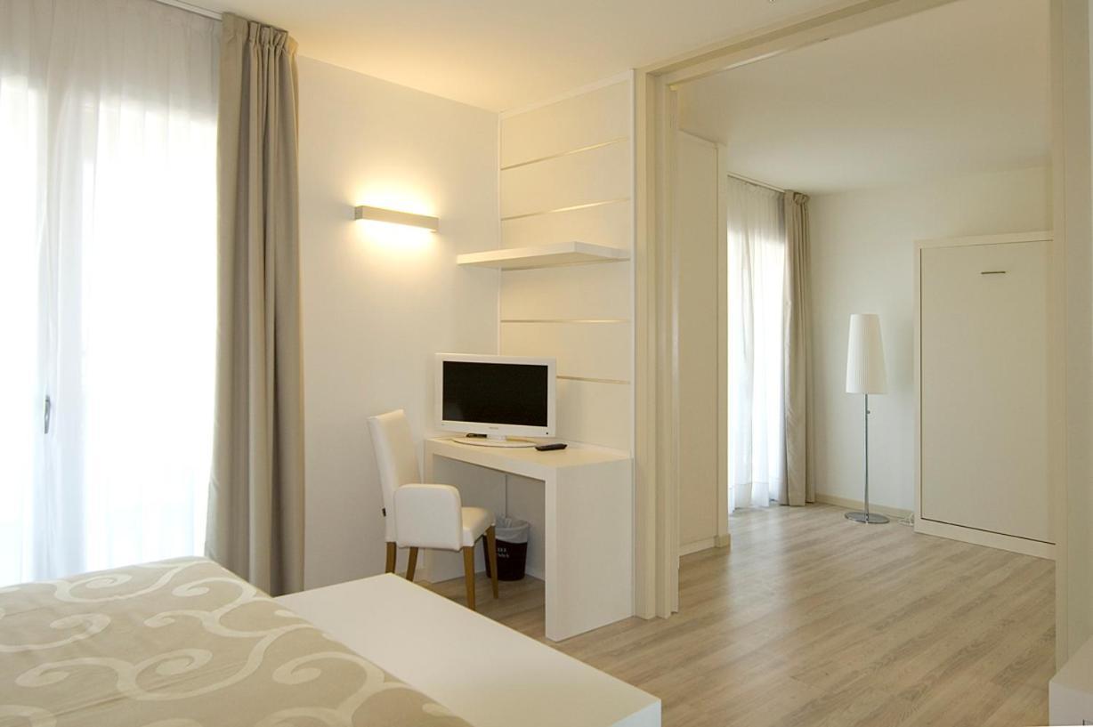 Hotel Vienna ลิโดดิเยโซโล ภายนอก รูปภาพ