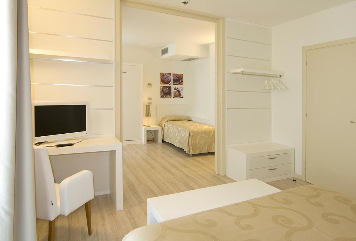 Hotel Vienna ลิโดดิเยโซโล ภายนอก รูปภาพ